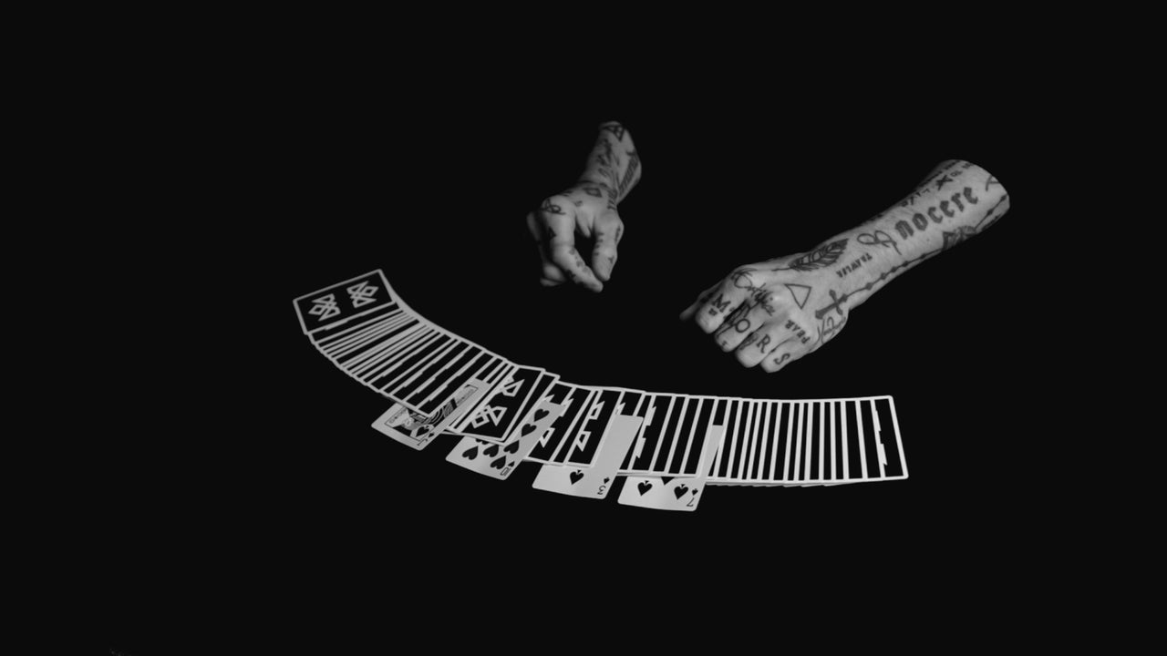The DEAD CENTER DEAL Masterclass playing cards — view 4