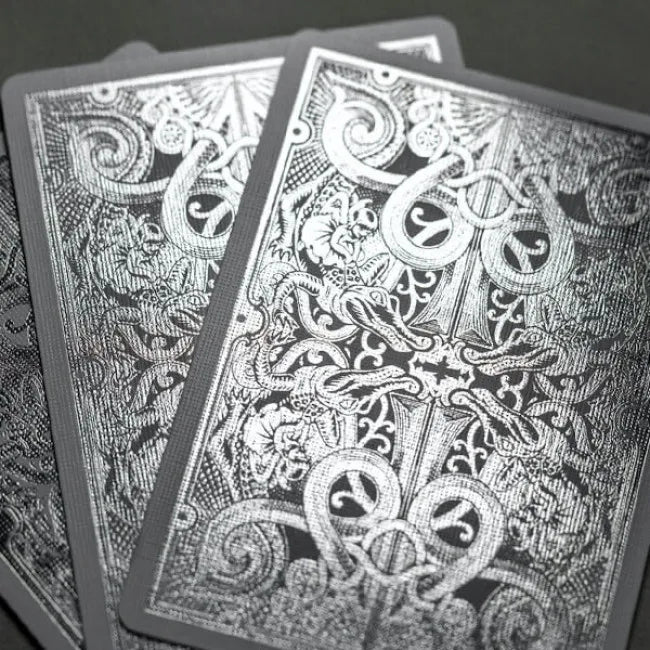 SILVER GATORBACKS by DAVID BLAINE (Silver Gator/White Tuck) playing cards — view 3