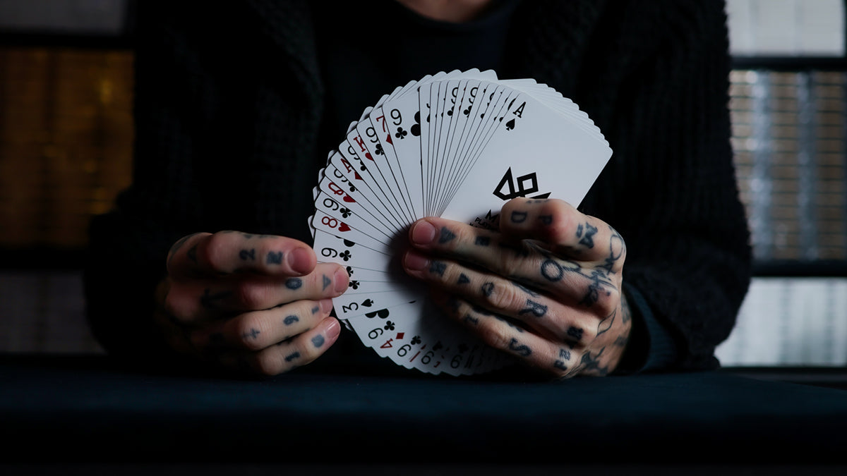 Daniel Madison - the 9 of Clubs and the Mad Deck blue Svengali playing cards fan