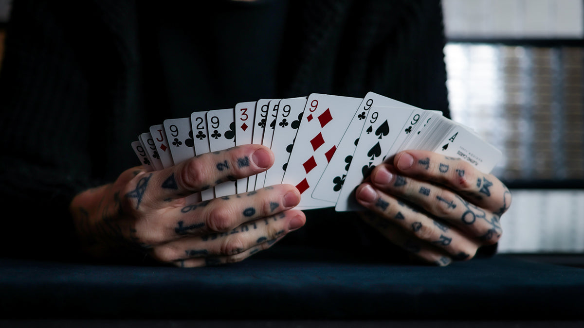 Daniel Madison the 9 of Clubs and the Mad Deck blue Svengali playing revealed
