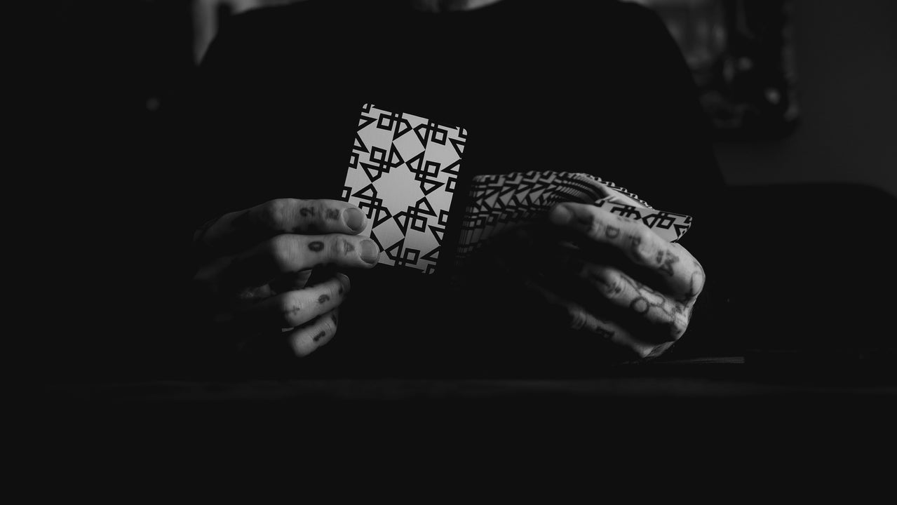 The MAGIC MANIFESTO Book (Plus MASTERS Playing Cards) playing cards — view 27