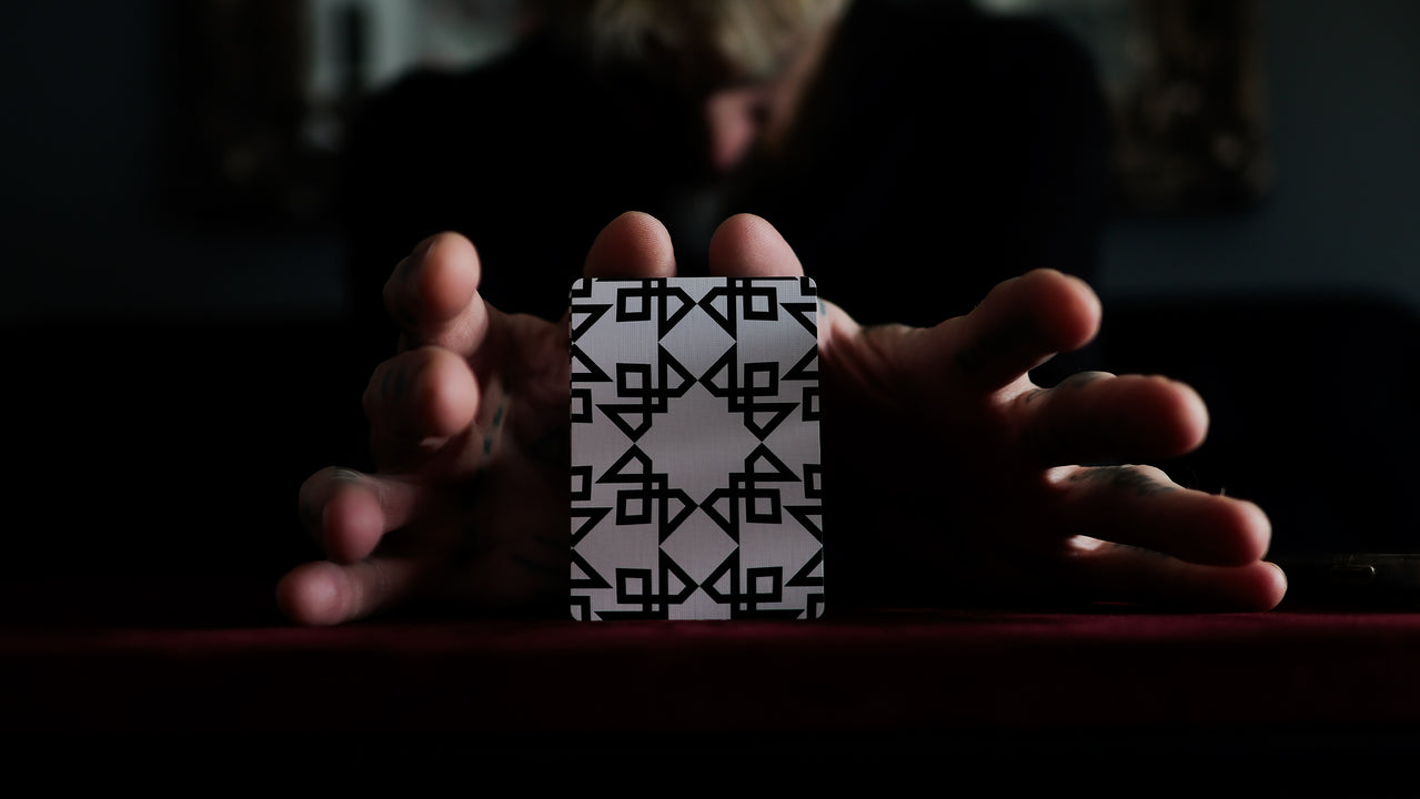 The MAGIC MANIFESTO Book (Plus MASTERS Playing Cards) playing cards — view 31