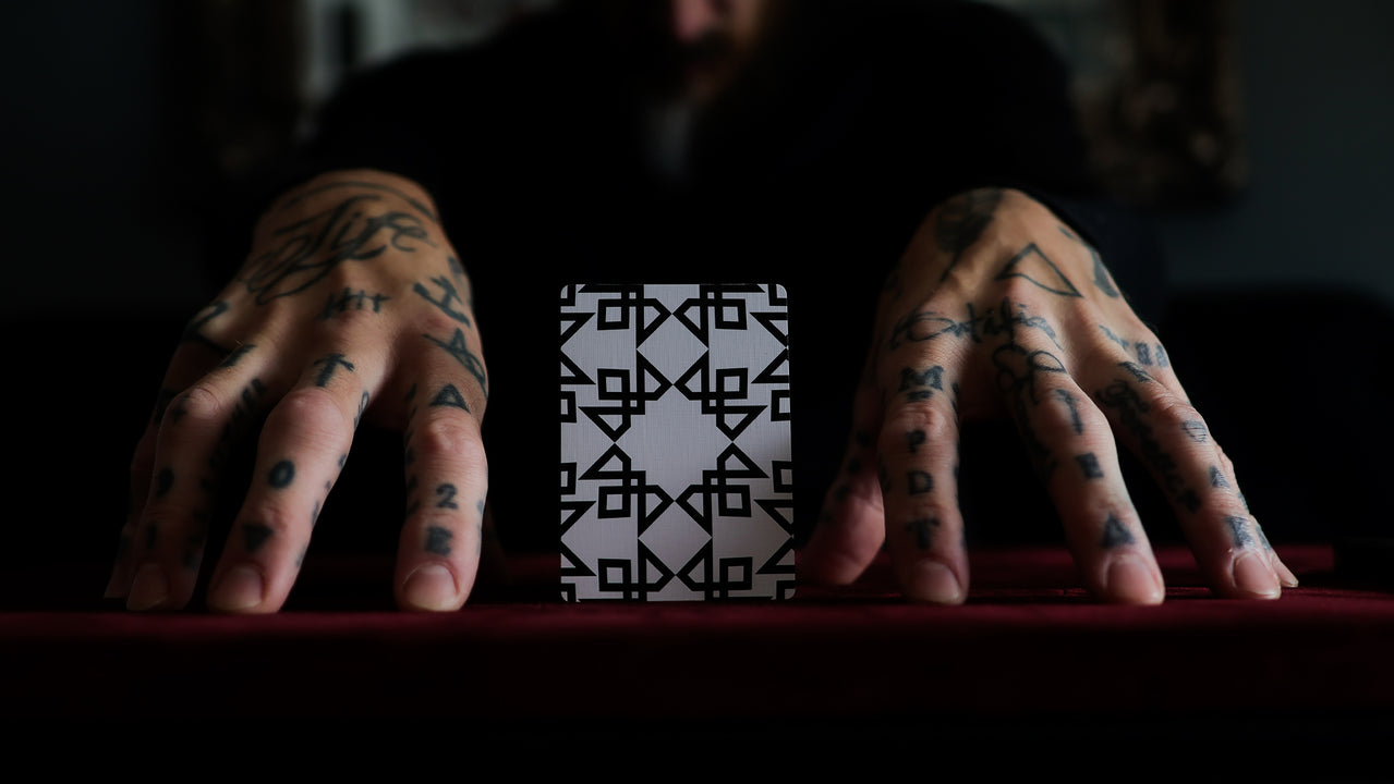 The MAGIC MANIFESTO Book (Plus MASTERS Playing Cards) playing cards — view 20