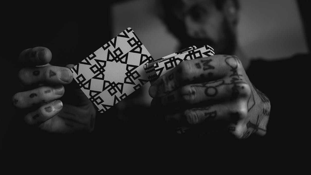 The MAGIC MANIFESTO Book (Plus MASTERS Playing Cards) playing cards — view 15
