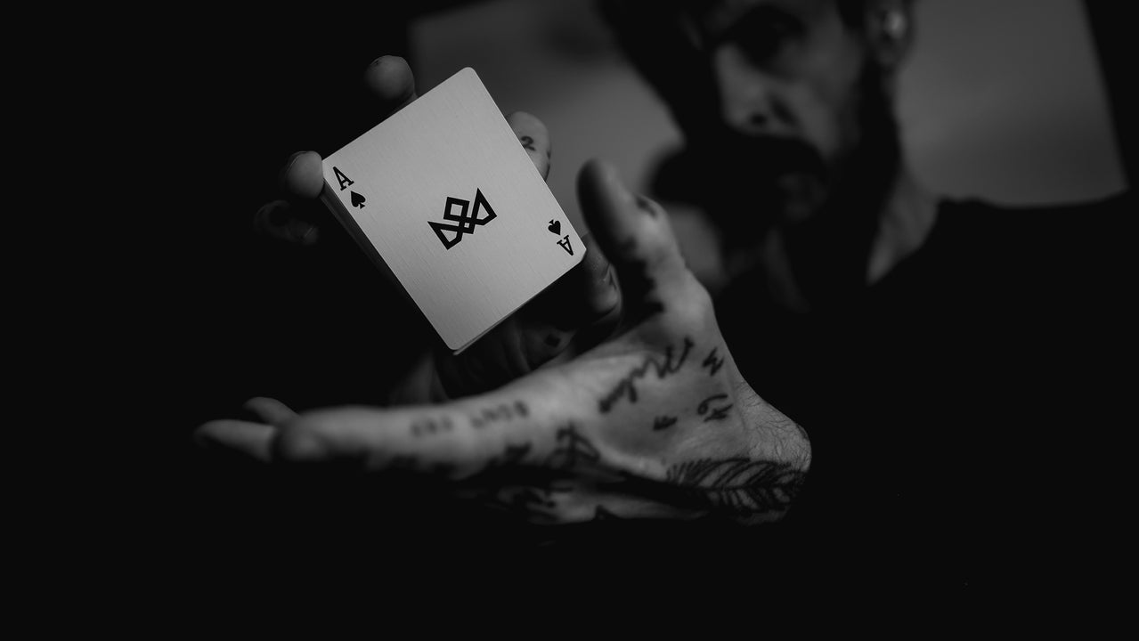 The MAGIC MANIFESTO Book (Plus MASTERS Playing Cards) playing cards — view 7
