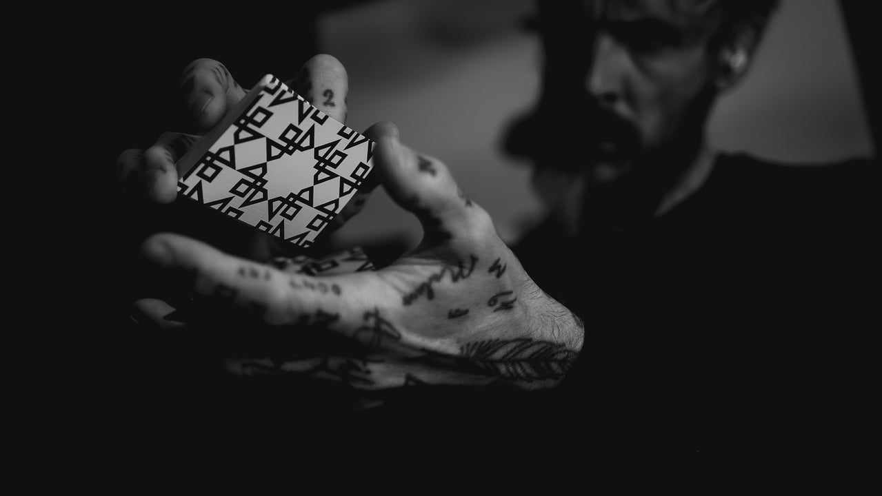 The MAGIC MANIFESTO Book (Plus MASTERS Playing Cards) playing cards — view 39