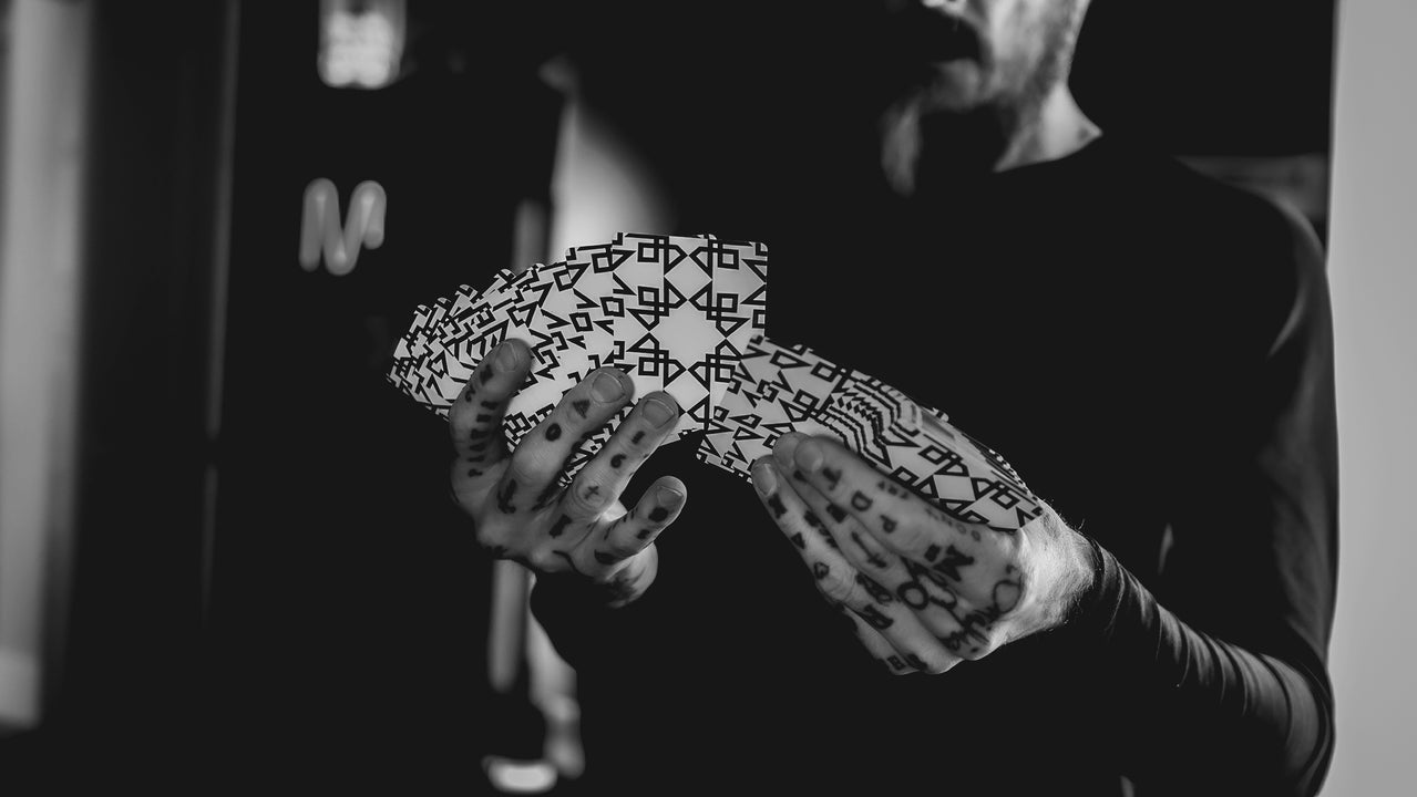 The MAGIC MANIFESTO Book (Plus MASTERS Playing Cards) playing cards — view 44