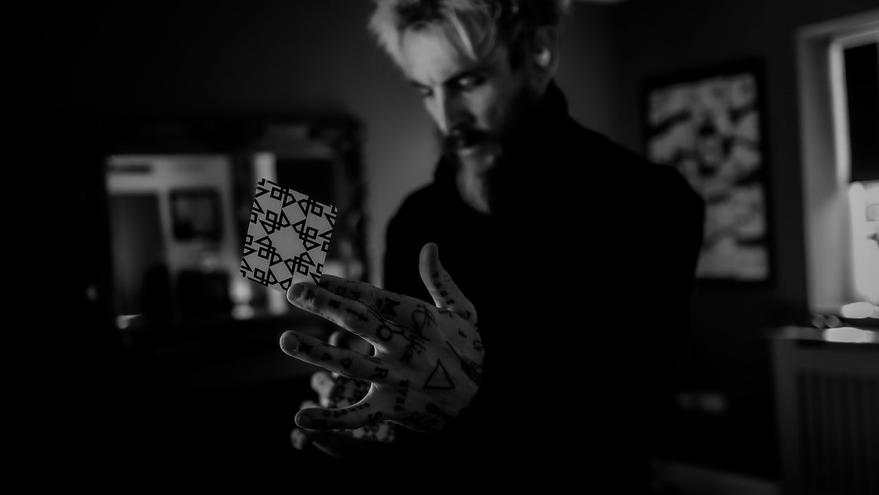 The MAGIC MANIFESTO Book (Plus MASTERS Playing Cards) playing cards — view 48