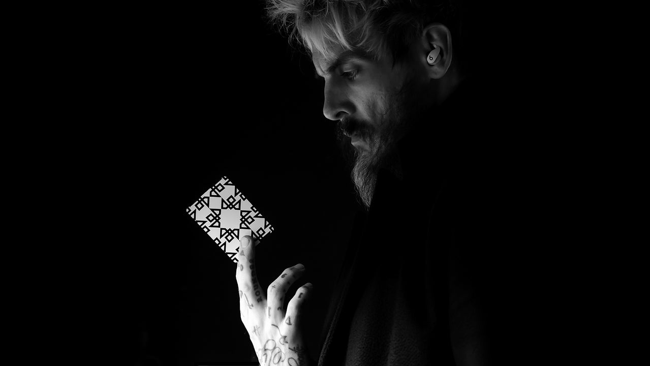 The MAGIC MANIFESTO Book (Plus MASTERS Playing Cards) playing cards — view 64