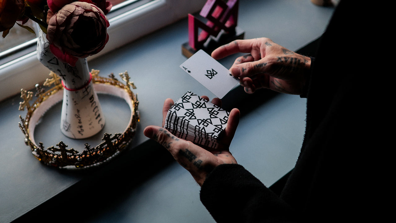 The MAGIC MANIFESTO Book (Plus MASTERS Playing Cards) playing cards — view 68