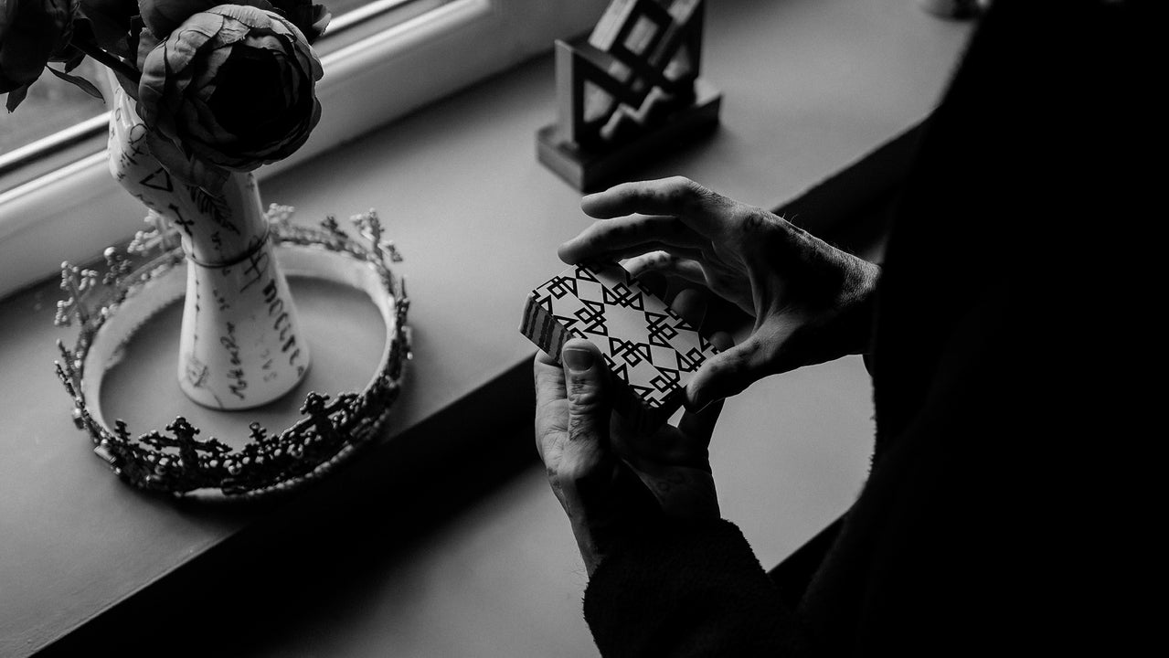 The MAGIC MANIFESTO Book (Plus MASTERS Playing Cards) playing cards — view 70