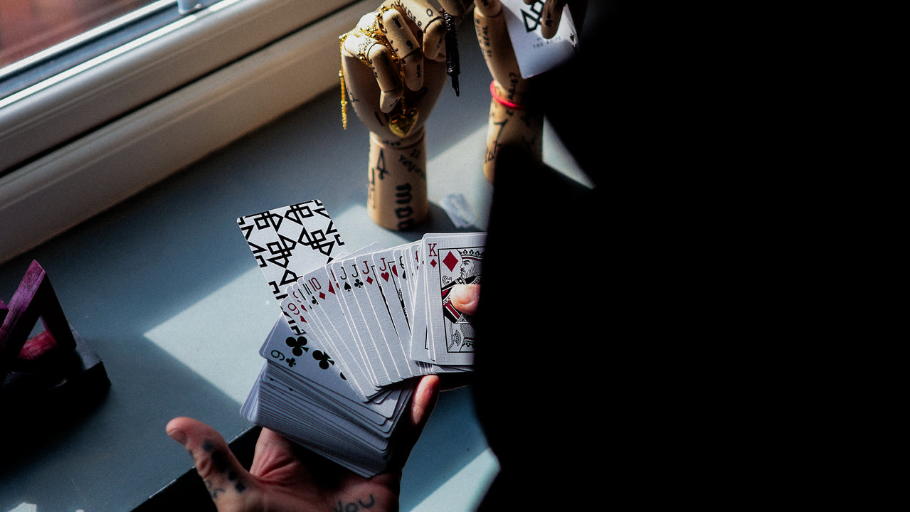 The MAGIC MANIFESTO Book (Plus MASTERS Playing Cards) playing cards — view 75