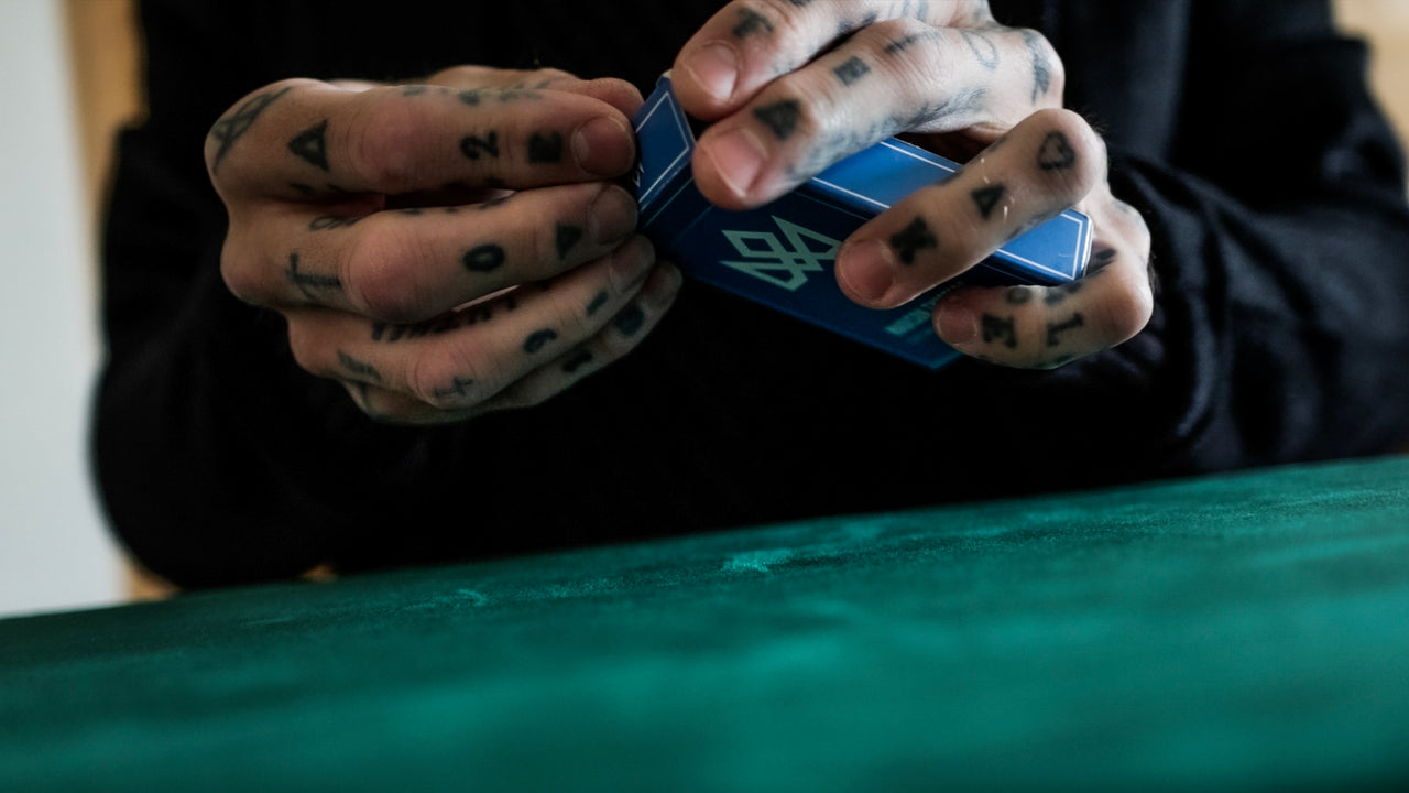 The BUK SWITCH - Gambling Sleight of Hand Workshop playing cards — view 9