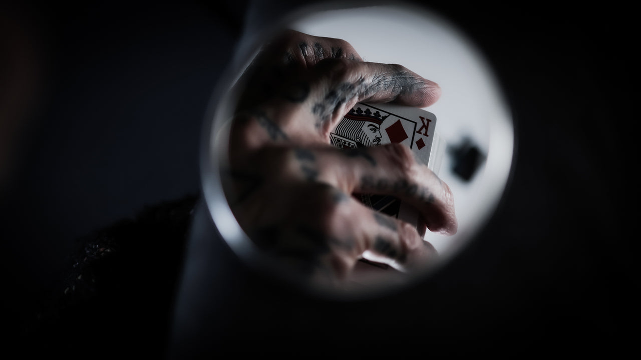 MADISON SHINER - Secret Reflecting Device playing cards — view 8