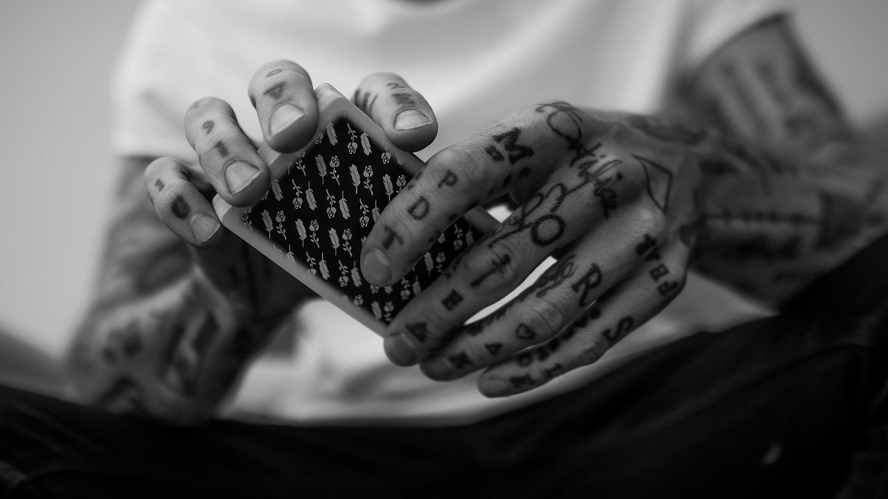 M x S STINGERS - BLACK - SIGNED by MADISON playing cards — view 3