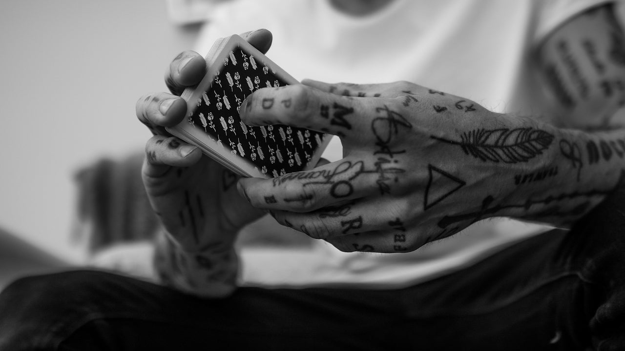 M x S STINGERS - BLACK - SIGNED by MADISON playing cards — view 4