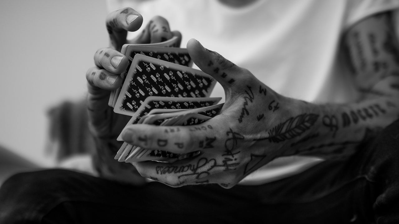 M x S STINGERS - BLACK - SIGNED by MADISON playing cards — view 5