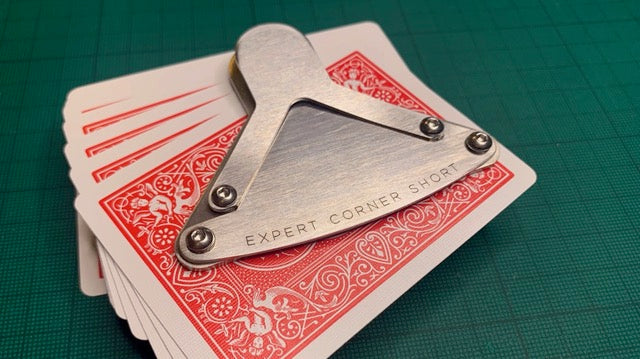 EXPERT CORNER SHORT by EOIN O'HARE playing cards — view 2